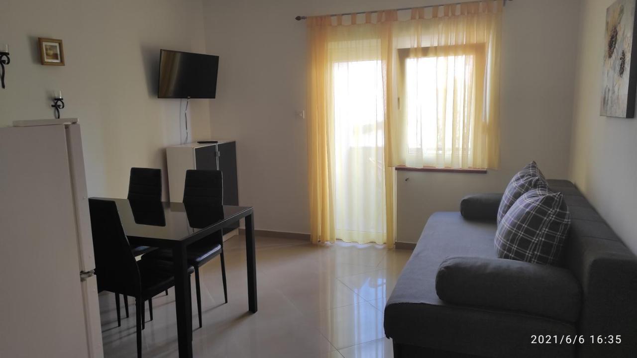 Apartmani Mille Starigrad Paklenica Exterior foto